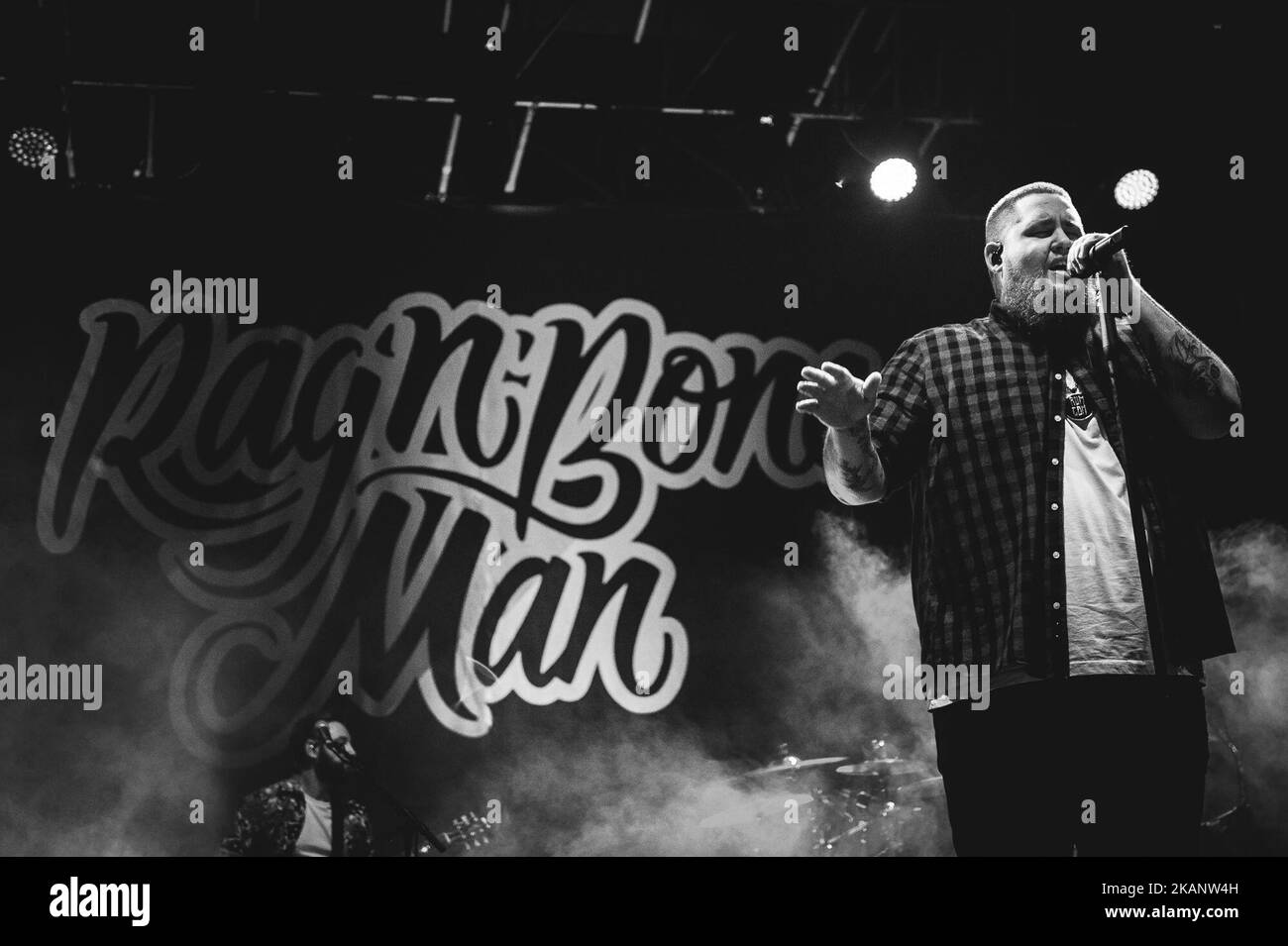 Le chanteur et compositeur anglais Rag'n'Bone Man se produit en direct à l'EX-DOGANA on 20 juin 2017 à Rome, en Italie. (Photo de Giuseppe Maffia/NurPhoto) *** Veuillez utiliser le crédit du champ de crédit *** Banque D'Images