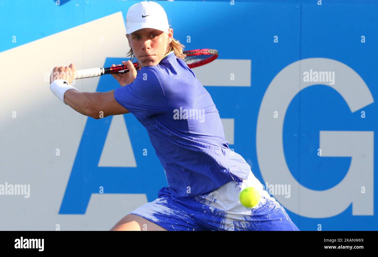 Denis Shapovalov (CAN) againstTomas Berdych CZE lors de la deuxième partie du troisième jour des Championnats ATP Aegon au Queen's Club à l'ouest de Londres sur 21 juin 2017 (photo de Kieran Galvin/NurPhoto) *** Veuillez utiliser le crédit du champ de crédit *** Banque D'Images