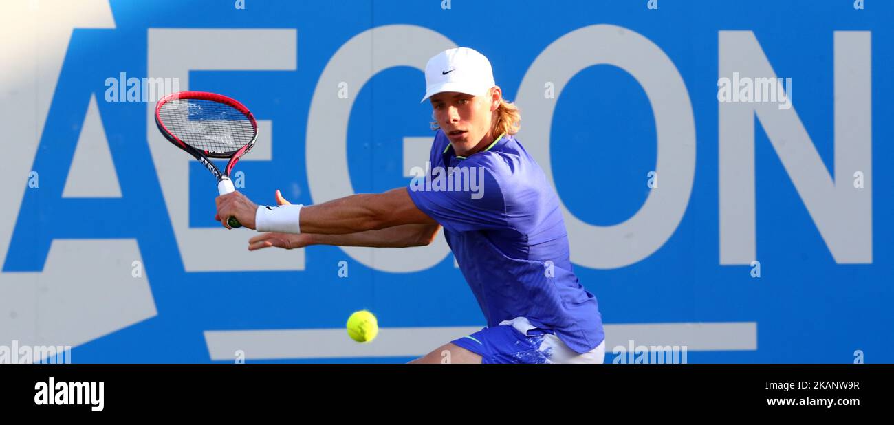 Denis Shapovalov (CAN) againstTomas Berdych CZE lors de la deuxième partie du troisième jour des Championnats ATP Aegon au Queen's Club à l'ouest de Londres sur 21 juin 2017 (photo de Kieran Galvin/NurPhoto) *** Veuillez utiliser le crédit du champ de crédit *** Banque D'Images