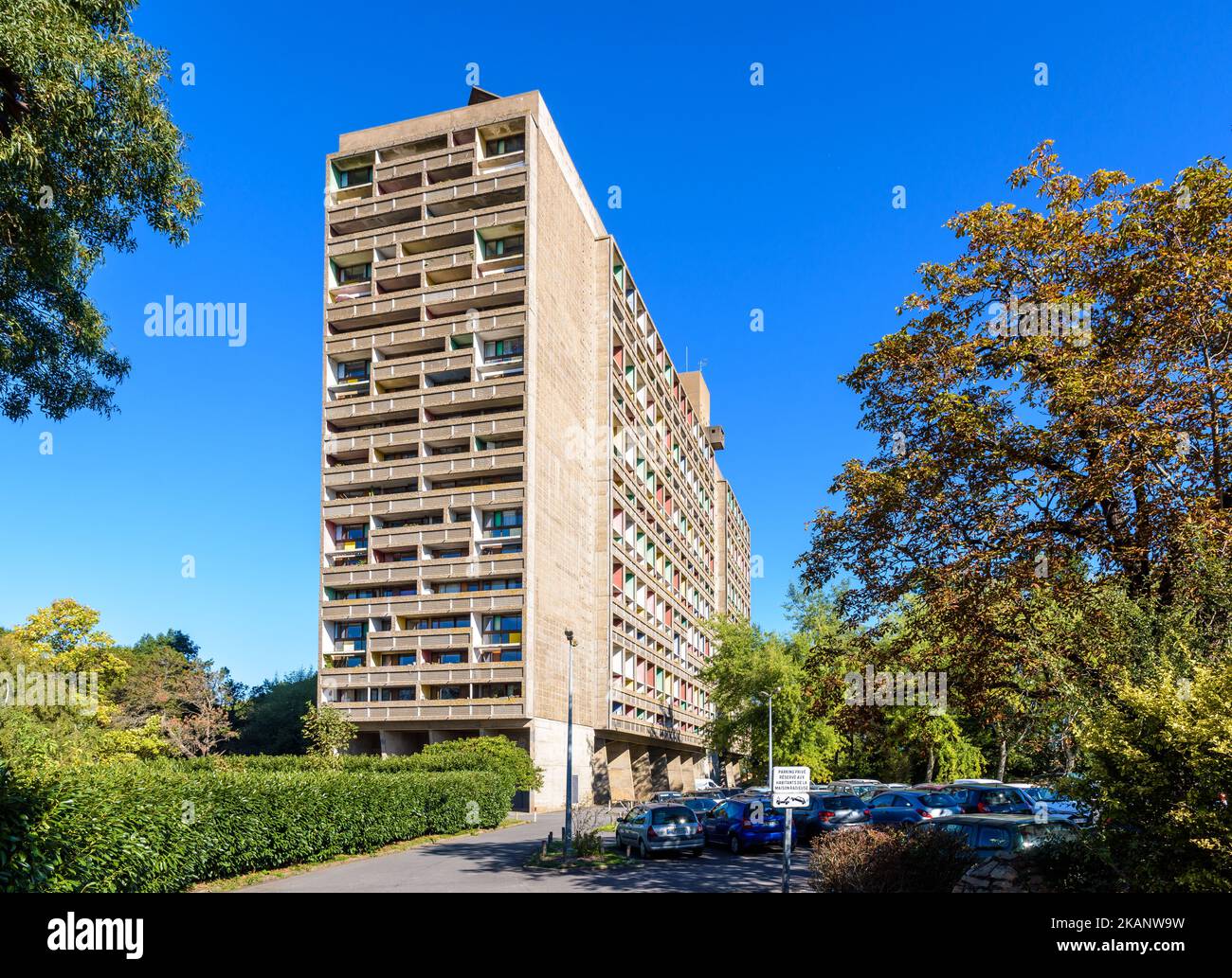 Pignon sud du bâtiment résidentiel 'Maison Radieuse' conçu par l'architecte français-suisse le Corbusier à Rezé, France. Banque D'Images