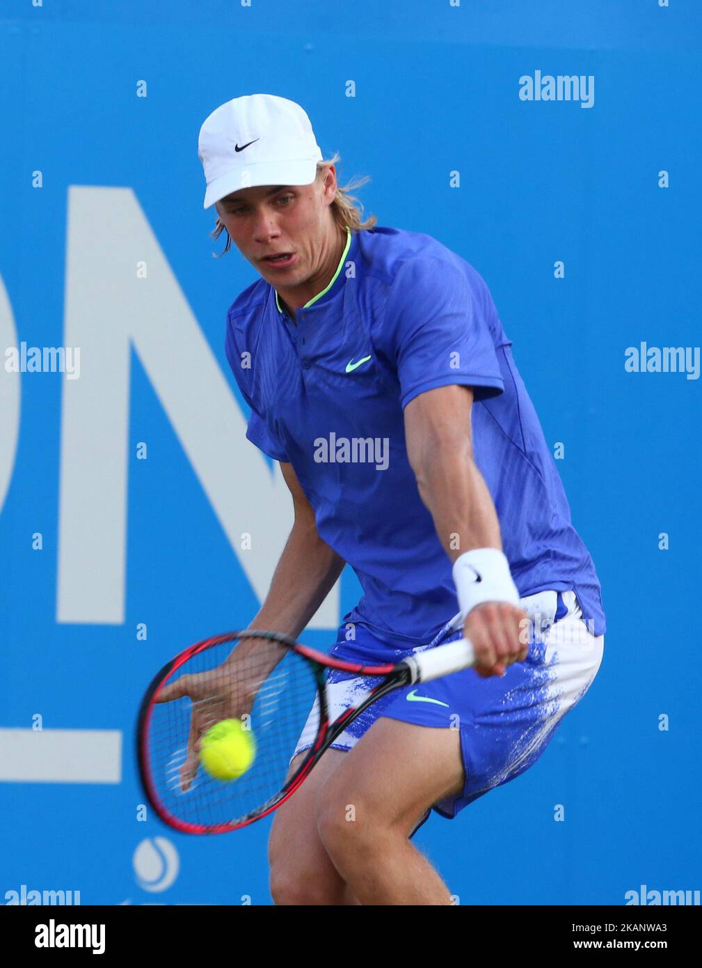 Denis Shapovalov (CAN) againstTomas Berdych CZE lors de la deuxième partie du troisième jour des Championnats ATP Aegon au Queen's Club à l'ouest de Londres sur 21 juin 2017 (photo de Kieran Galvin/NurPhoto) *** Veuillez utiliser le crédit du champ de crédit *** Banque D'Images