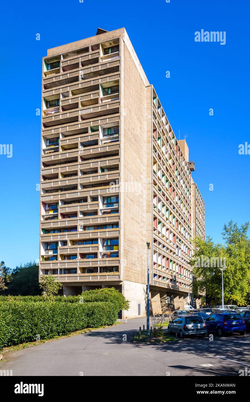 Pignon sud du bâtiment résidentiel 'Maison Radieuse' conçu par l'architecte français-suisse le Corbusier à Rezé, France. Banque D'Images