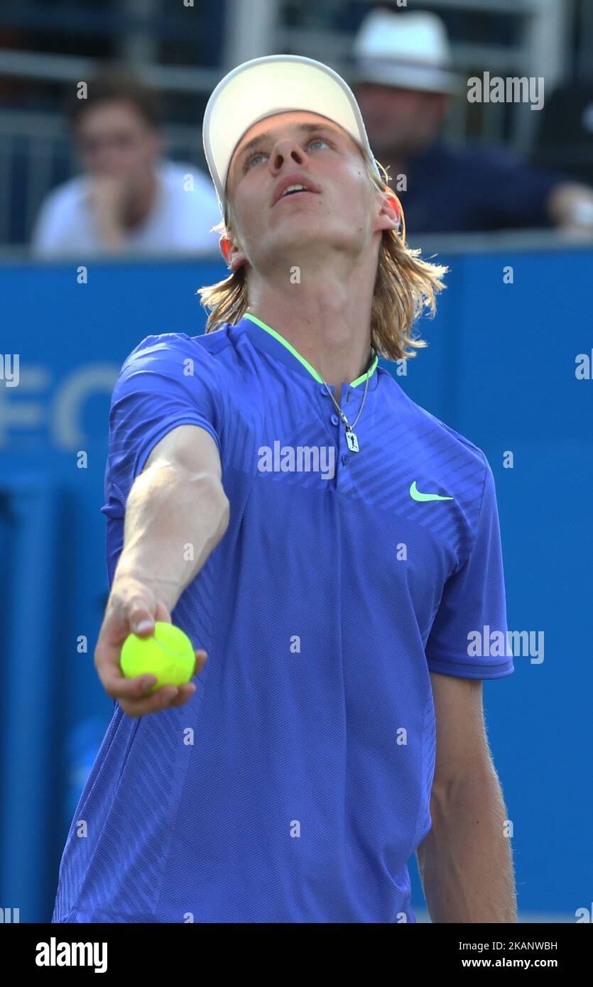 Denis Shapovalov (CAN) againstTomas Berdych CZE lors de la deuxième partie du troisième jour des Championnats ATP Aegon au Queen's Club à l'ouest de Londres sur 21 juin 2017 (photo de Kieran Galvin/NurPhoto) *** Veuillez utiliser le crédit du champ de crédit *** Banque D'Images