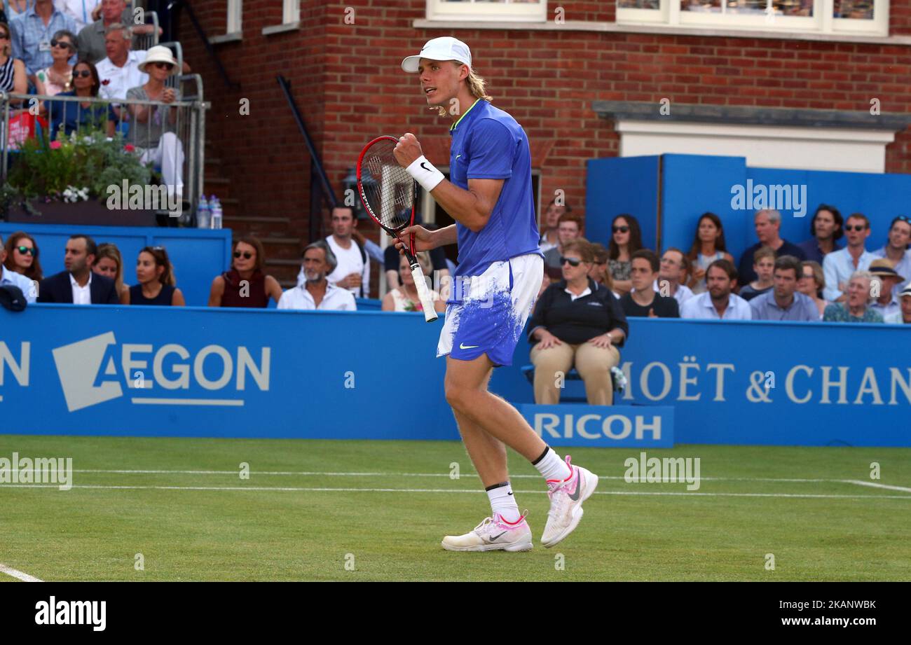 Denis Shapovalov (CAN) againstTomas Berdych CZE lors de la deuxième partie du troisième jour des Championnats ATP Aegon au Queen's Club à l'ouest de Londres sur 21 juin 2017 (photo de Kieran Galvin/NurPhoto) *** Veuillez utiliser le crédit du champ de crédit *** Banque D'Images
