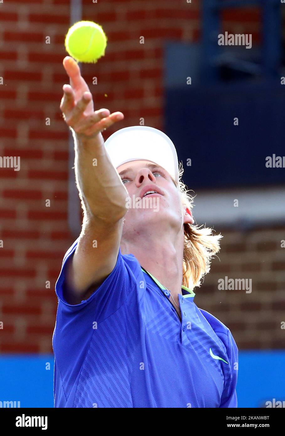 Denis Shapovalov (CAN) againstTomas Berdych CZE lors de la deuxième partie du troisième jour des Championnats ATP Aegon au Queen's Club à l'ouest de Londres sur 21 juin 2017 (photo de Kieran Galvin/NurPhoto) *** Veuillez utiliser le crédit du champ de crédit *** Banque D'Images