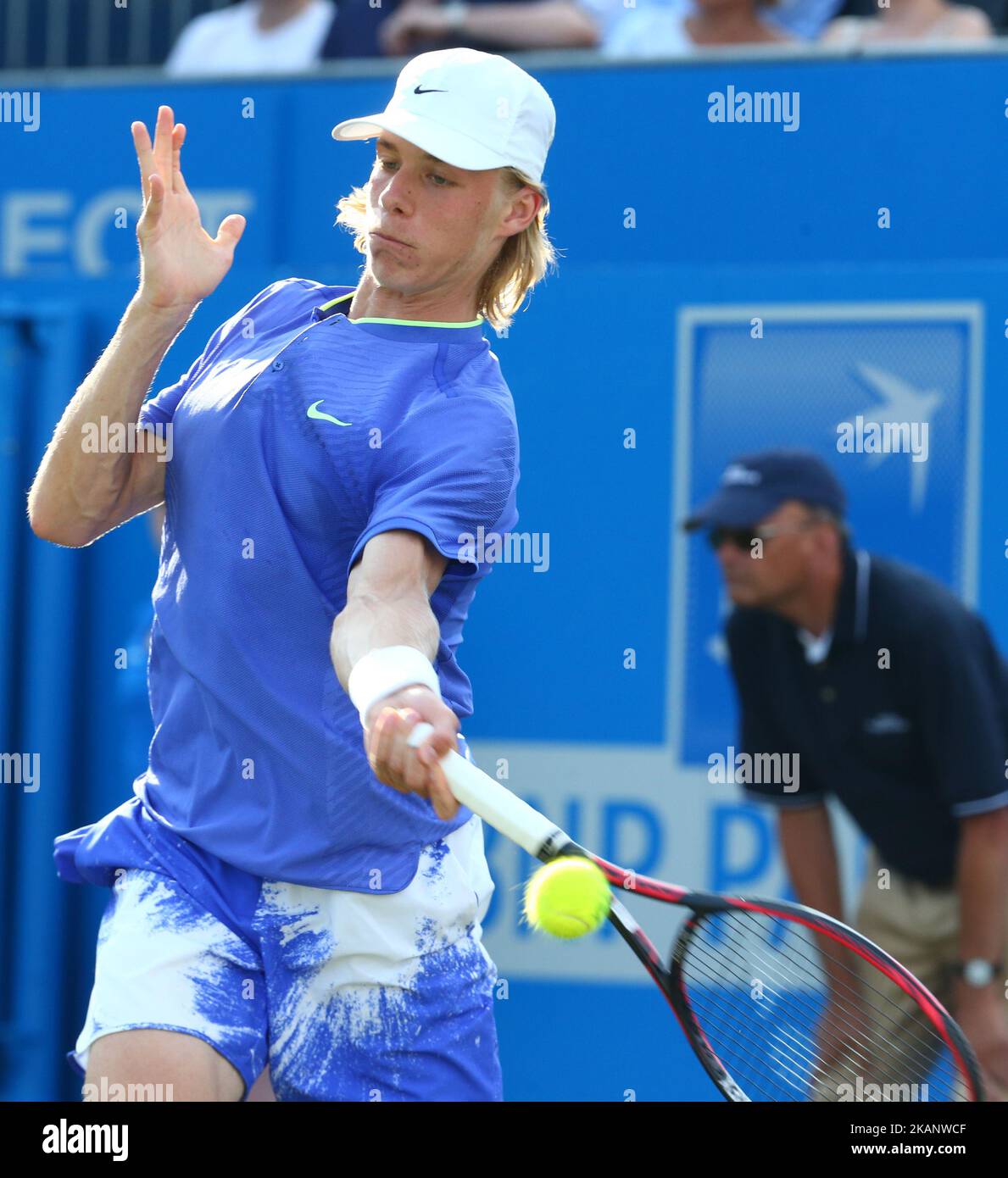 Denis Shapovalov (CAN) againstTomas Berdych CZE lors de la deuxième partie du troisième jour des Championnats ATP Aegon au Queen's Club à l'ouest de Londres sur 21 juin 2017 (photo de Kieran Galvin/NurPhoto) *** Veuillez utiliser le crédit du champ de crédit *** Banque D'Images