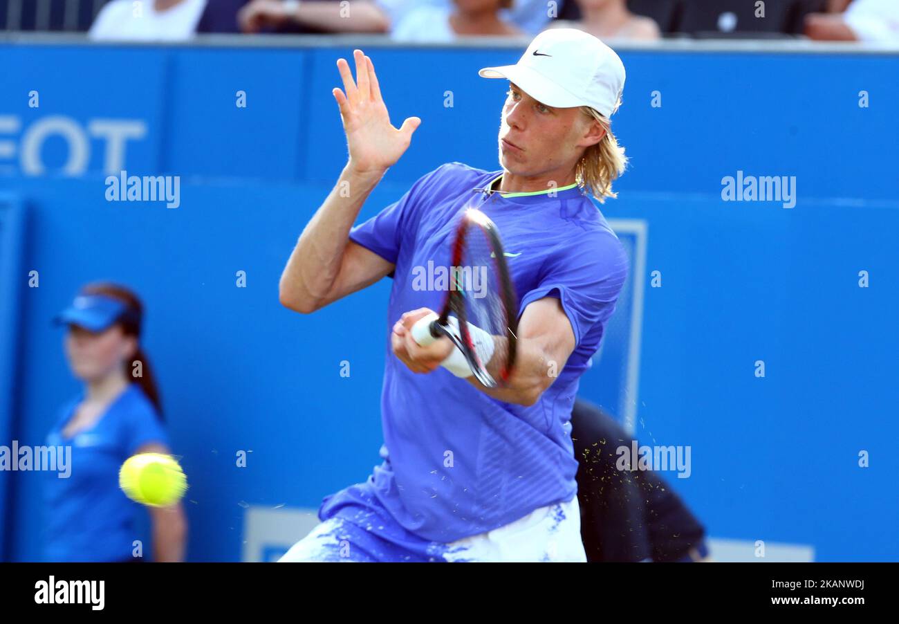 Denis Shapovalov (CAN) againstTomas Berdych CZE lors de la deuxième partie du troisième jour des Championnats ATP Aegon au Queen's Club à l'ouest de Londres sur 21 juin 2017 (photo de Kieran Galvin/NurPhoto) *** Veuillez utiliser le crédit du champ de crédit *** Banque D'Images