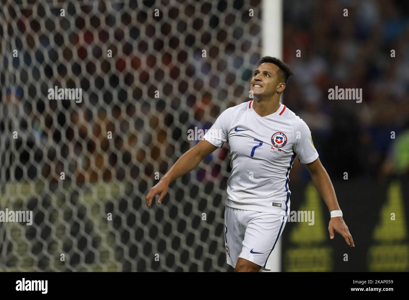 Alexis Sanchez, de l'équipe nationale chilienne, réagit lors de la demi-finale de la coupe des Confédérations de la FIFA Russie 2017 entre le Portugal et le Chili à l'arène Kazan à 28 juin 2017, à Kazan, en Russie. (Photo de Mike Kireev/NurPhoto) *** Veuillez utiliser le crédit du champ de crédit *** Banque D'Images