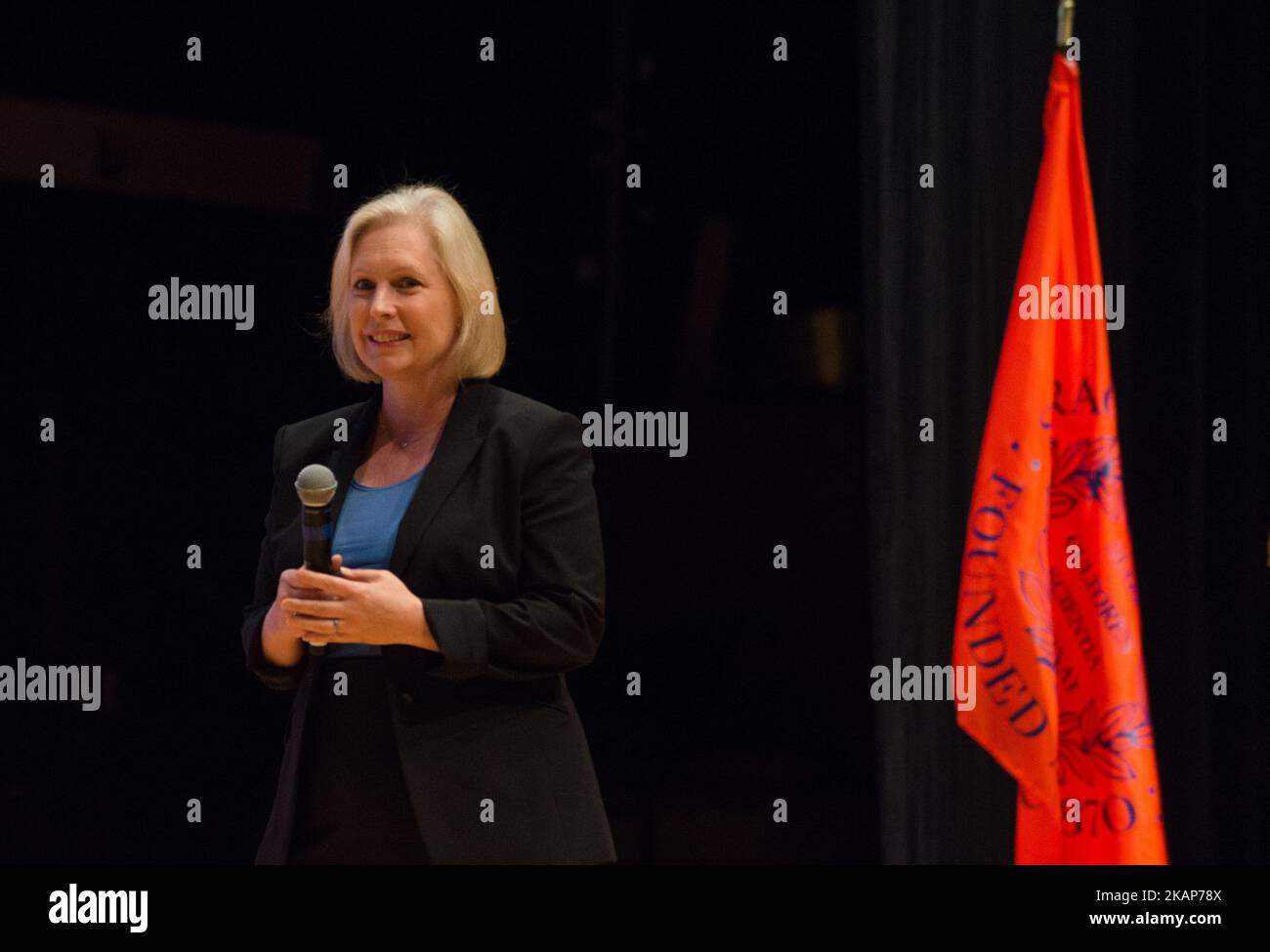 La sénatrice de New York Kristen Gilliband occupe l'hôtel de ville de Syracuse, NY, sur 14 juillet 2017. Elle pose des questions au public sur les soins de santé, les militaires et les droits de vote. (Photo de Zach D Roberts/NurPhoto) *** Veuillez utiliser le crédit du champ de crédit *** Banque D'Images