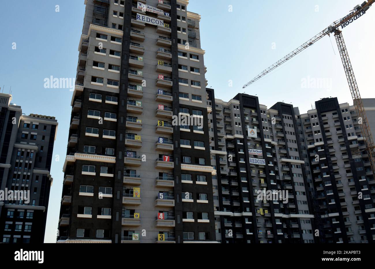 Le Caire, Egypte, 26 juin 2022: Nouveaux appartements résidentiels de développement dans le centre du Caire à la rive du Nil, l'infrastructure immobilière deve Banque D'Images