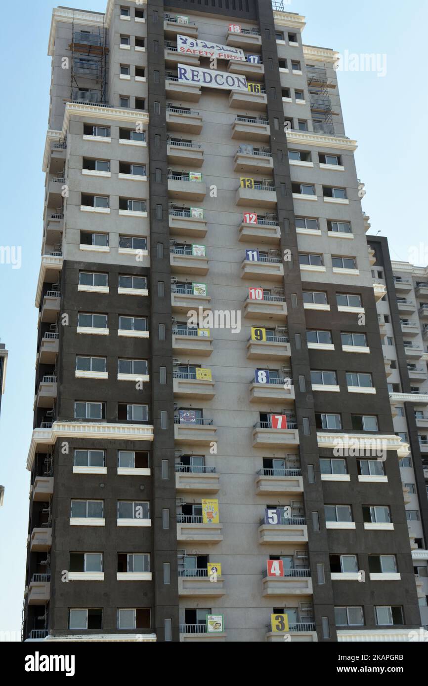 Le Caire, Egypte, 26 juin 2022: Nouveaux appartements résidentiels de développement dans le centre du Caire à la rive du Nil, l'infrastructure immobilière deve Banque D'Images