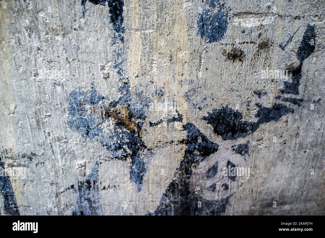 Les « rats » de l'artiste britannique légendaire Banky sont vus à travers le centre de Londres, au Royaume-Uni, sur 12 août 2017. Banksy est un artiste anonyme de graffiti basé en Angleterre, activiste politique et réalisateur de film d'identité non vérifiée. Leur art satirique de la rue et leurs épigrammes subversifs combinent humour sombre et graffiti exécutés dans une technique de stencellement caractéristique. Les œuvres de Banksy sur les commentaires politiques et sociaux ont été présentées dans les rues, les murs et les ponts de villes du monde entier. (Photo d'Alberto Pezzali/NurPhoto) *** Veuillez utiliser le crédit du champ de crédit *** Banque D'Images