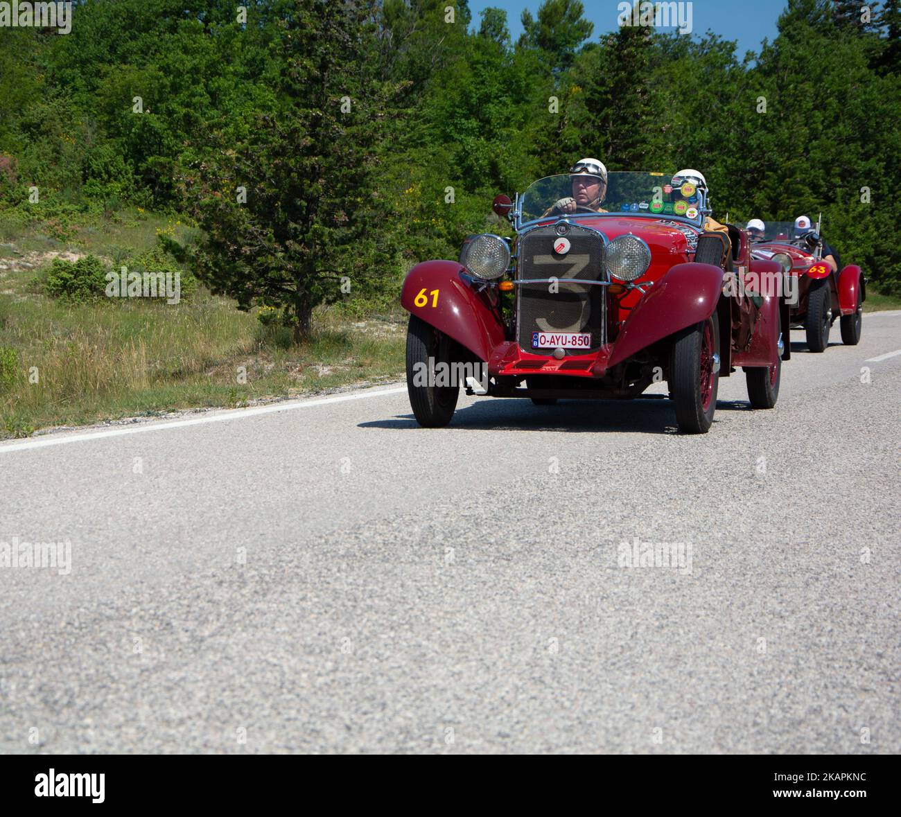 fiat sur une vieille voiture de course en rallye mille Miglia 2022 la célèbre course historique italienne (1927-1957 Banque D'Images