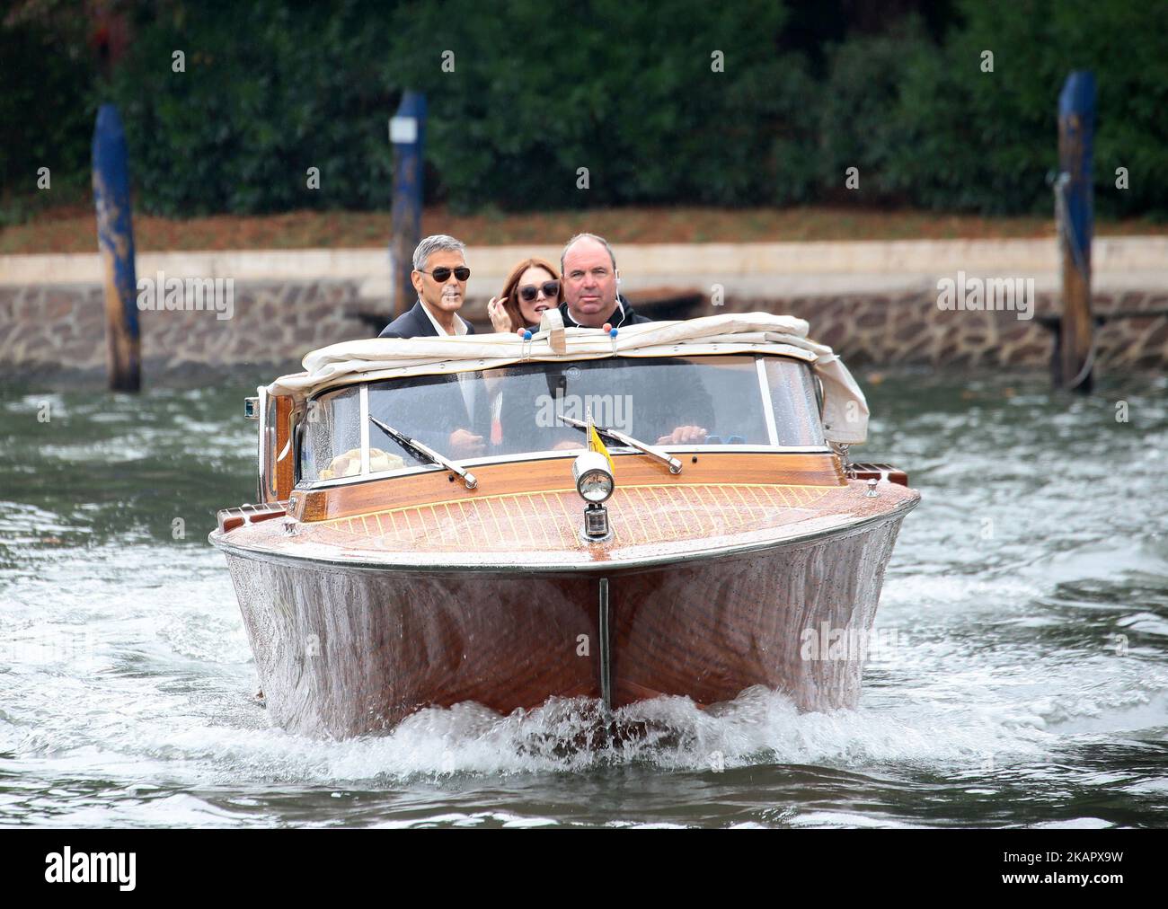 George Clooney et Julianne Moore arrivent à l'hôtel Excelsior à Venise, Italie, sur 1 septembre 2017. (Photo de Matteo Chinellato/NurPhoto) Banque D'Images