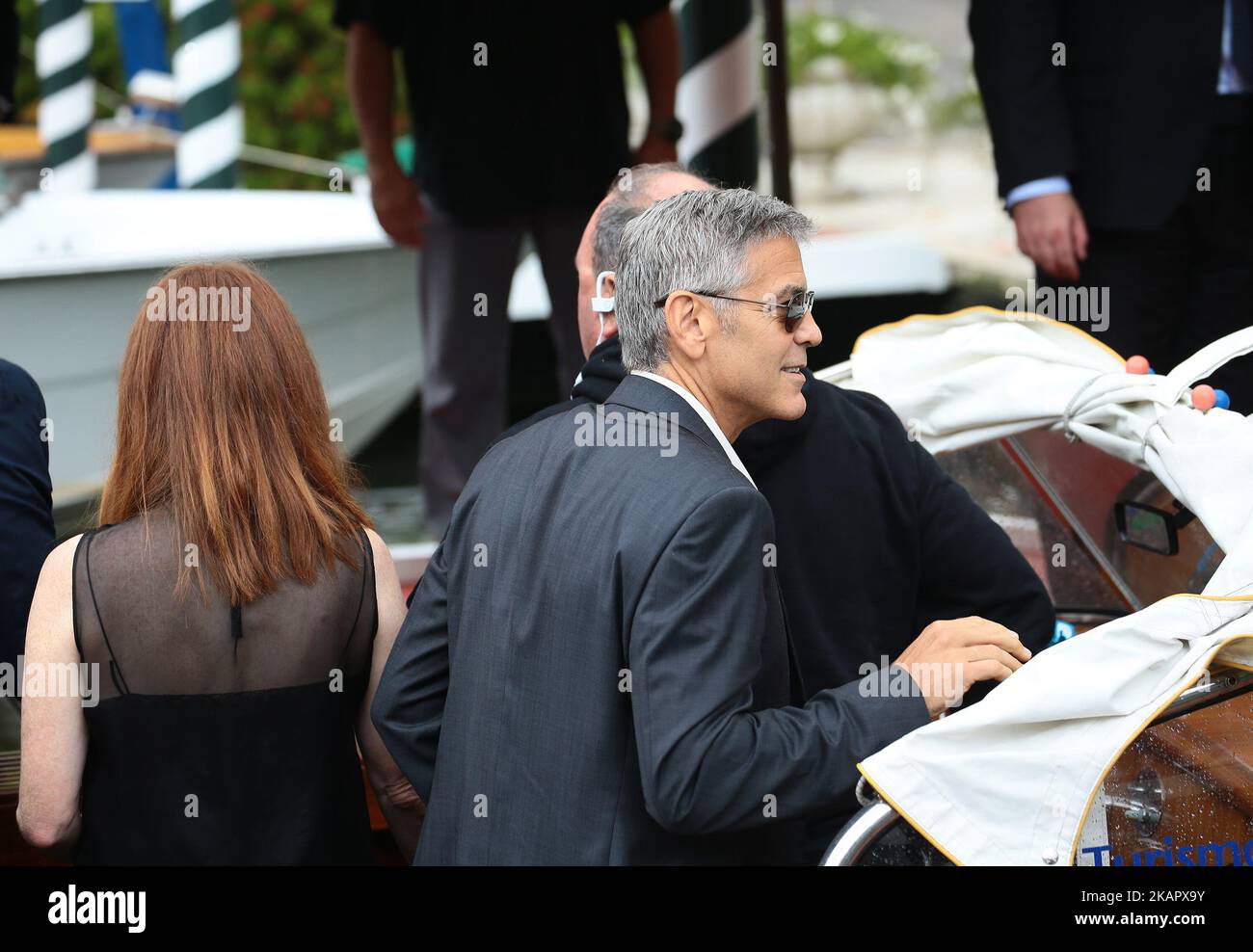 George Clooney et Julianne Moore arrivent à l'hôtel Excelsior à Venise, Italie, sur 1 septembre 2017. (Photo de Matteo Chinellato/NurPhoto) Banque D'Images