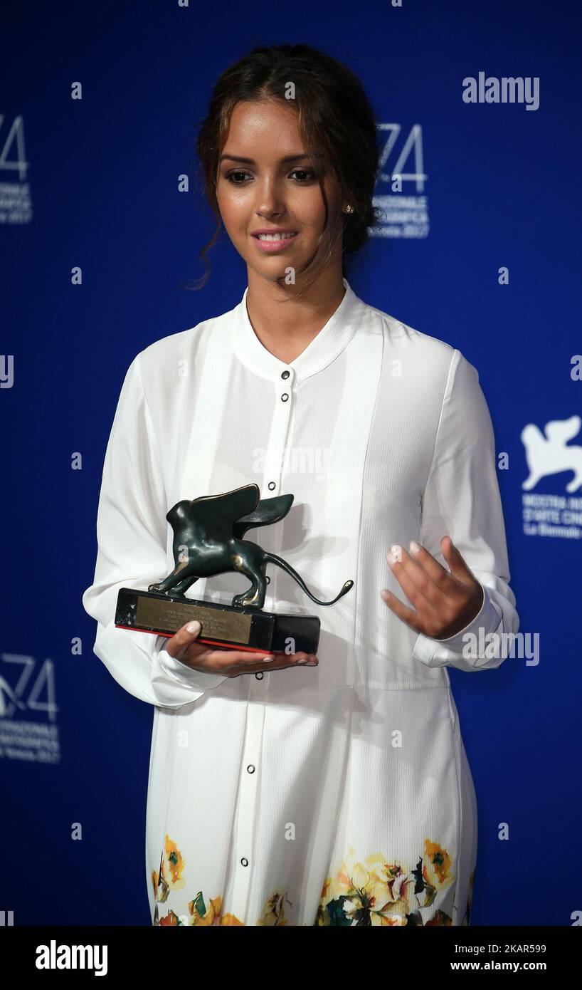 Lyna Khoudri Remporte Le Prix Orizzonti De La Meilleure Actrice Avec Le Film Les Bien Heureux