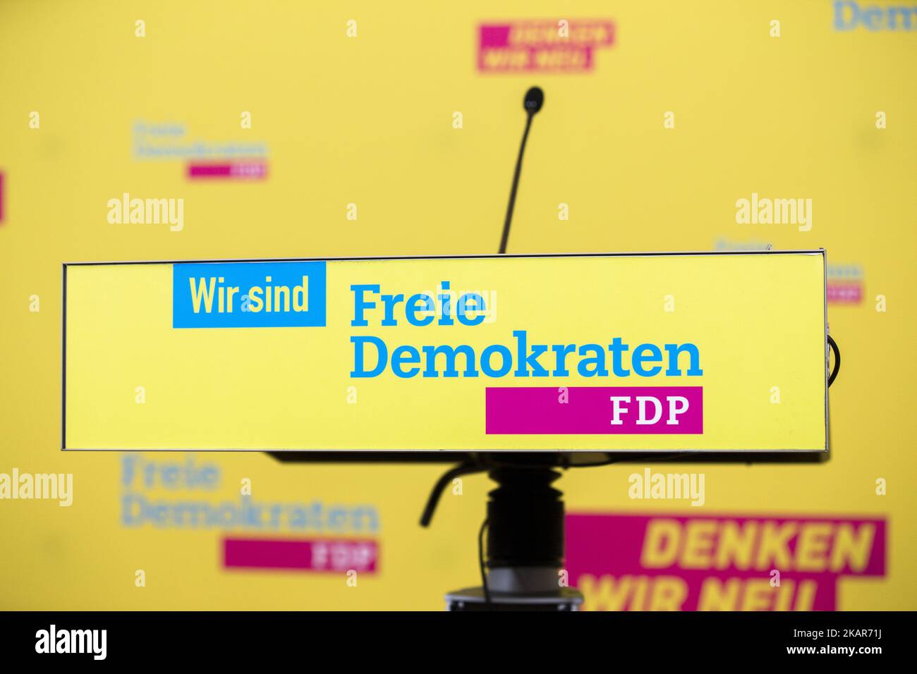 Un poste de parole vide est photographié avant une conférence de presse du Parti démocratique libre (FDP) à Berlin, en Allemagne, sur 11 septembre 2017. (Photo par Emmanuele Contini/NurPhoto) Banque D'Images