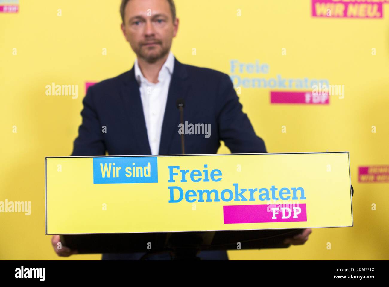 Christian Lindner, président et principal candidat du Parti démocratique libre (FDP), s'adresse aux médias lors d'une conférence de presse sur les politiques d'immigration à Berlin, en Allemagne, sur l'11 septembre 2017. (Photo par Emmanuele Contini/NurPhoto) Banque D'Images