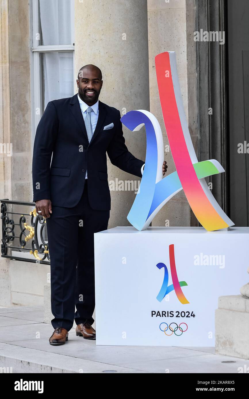 Teddy Riner quitte l'Elysée à Paris après une cérémonie pour célébrer