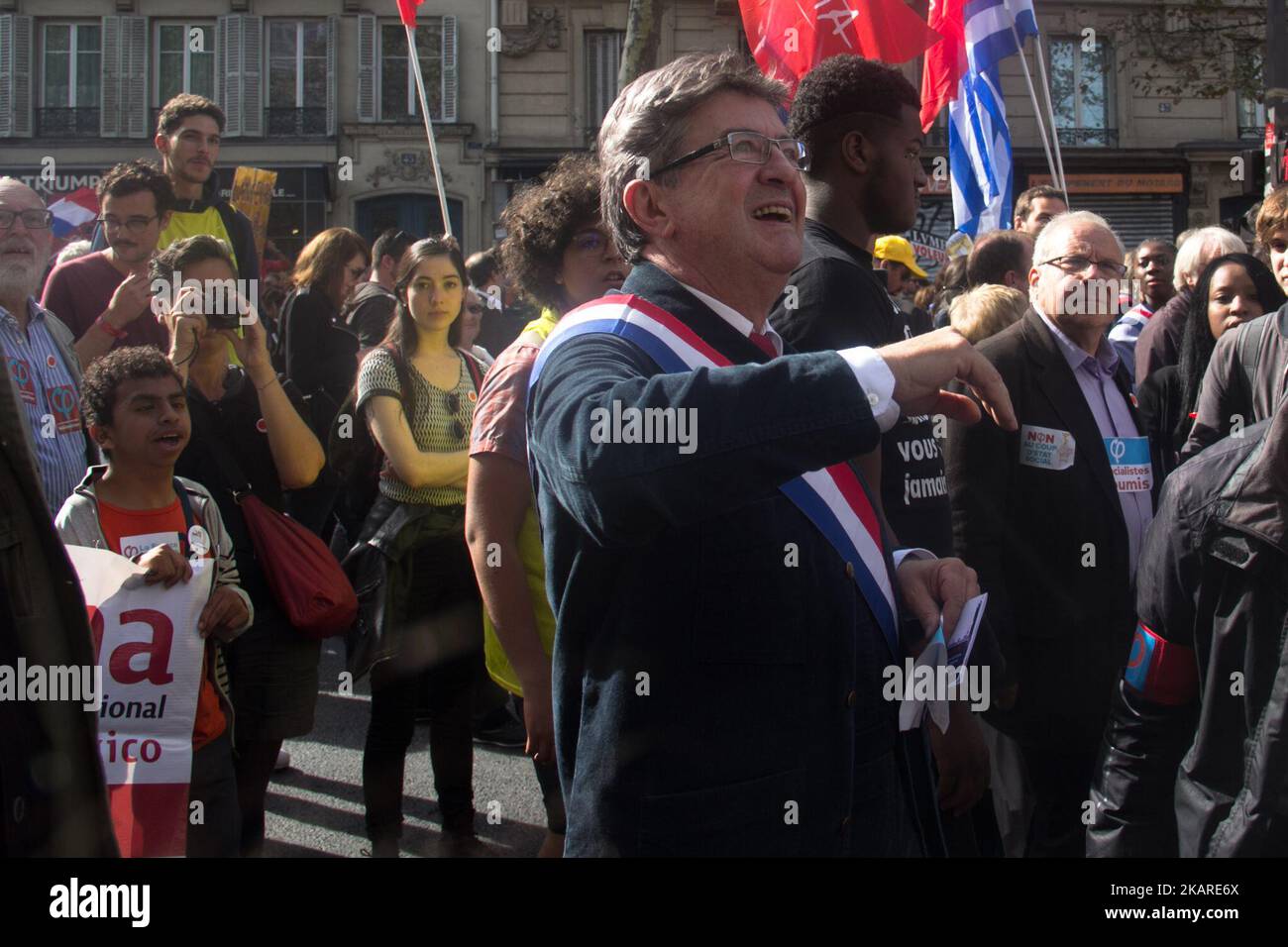 Mélanchon lors de la marche contre la réforme du droit du travail à Paris, France sur 23 septembre 2017. Des milliers de personnes sont arrivées à la réunion convoquée par Jean-Luc Mélanchon, un politicien français d'extrême-gauche, contre la réforme du droit du travail déjà signée par le président français Emmanuel Macron. (Photo de David Cordova/NurPhoto) Banque D'Images