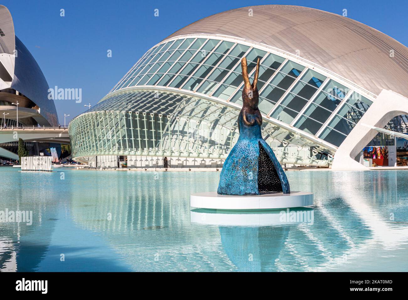 Sculpture en bronze, cinéma Hemisfèric IMAX & 3D, Cité des Arts et des Sciences, Valence, Espagne Banque D'Images