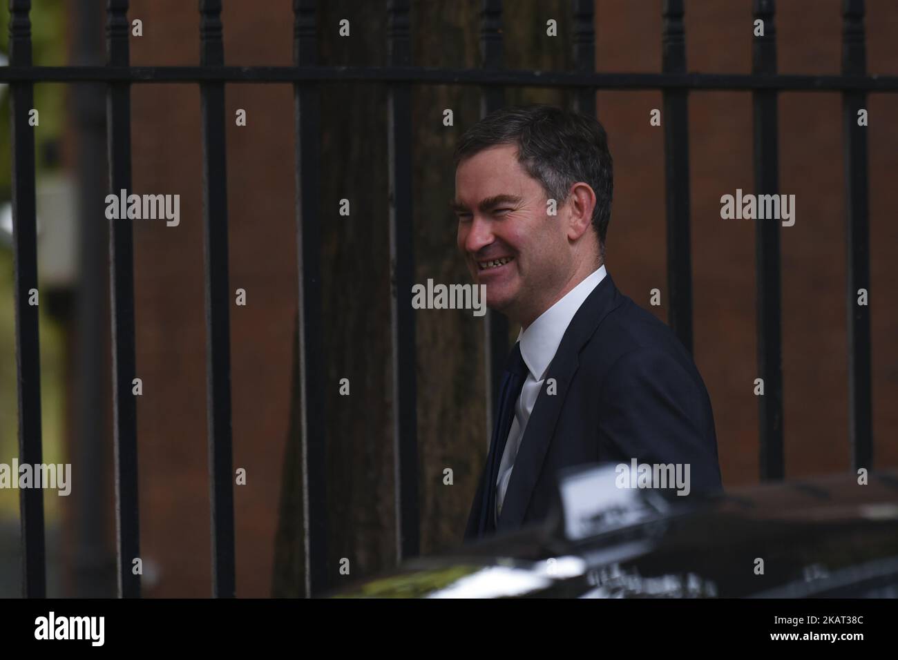 Le secrétaire britannique au travail et aux pensions, David Gauke, quitte Downing Street après avoir assisté à la réunion hebdomadaire du cabinet, Londres on 24 octobre 2017. (Photo par Alberto Pezzali/NurPhoto) Banque D'Images