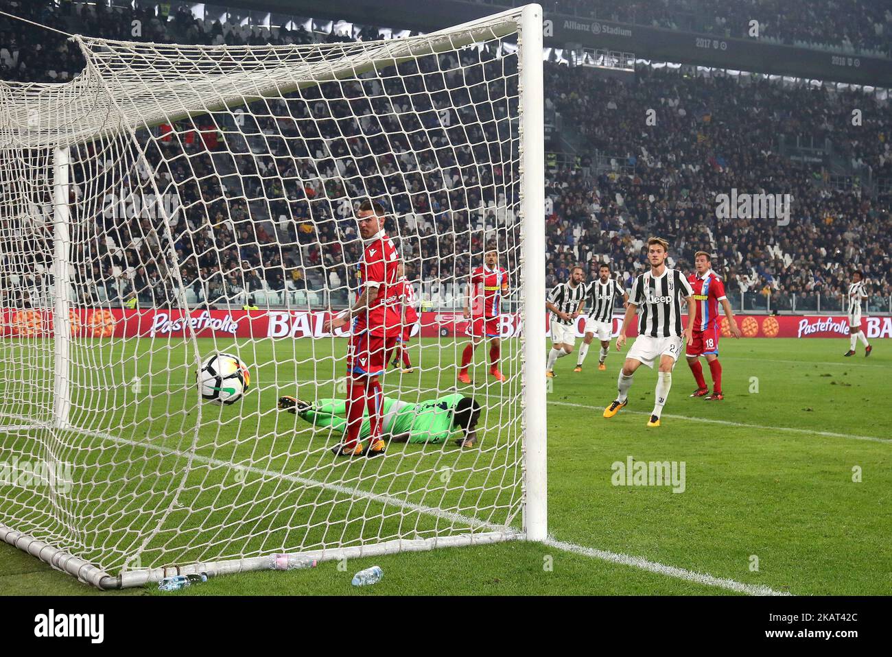 Gonzalo Higuain (Juventus FC) a marqué pendant le match de football de Serie A entre Juventus FC et S.P.A.L. 2013 le 25 octobre 2017 au stade Allianz de Turin, Italie. (Photo par Massimiliano Ferraro/NurPhoto) Banque D'Images