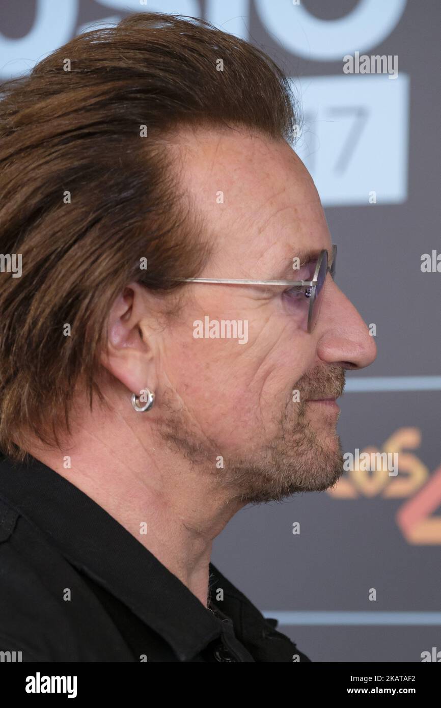 Bono de U2 participe à la salle de presse des Music Awards 40 au WiZink Centre on 10 novembre 2017 à Madrid, Espagne. (Photo par Oscar Gonzalez/NurPhoto) Banque D'Images