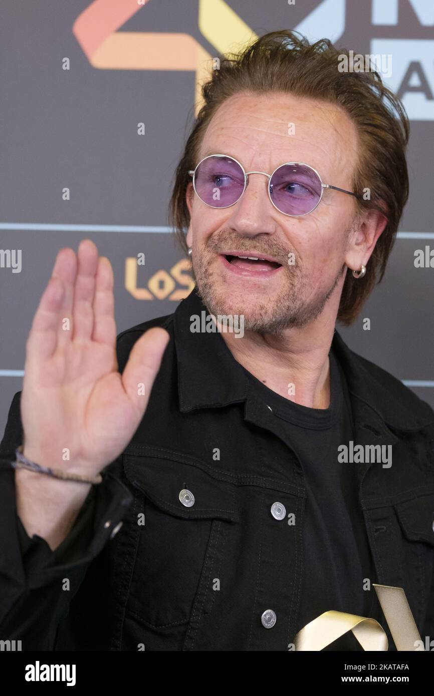 Bono de U2 participe à la salle de presse des Music Awards 40 au WiZink Centre on 10 novembre 2017 à Madrid, Espagne. (Photo par Oscar Gonzalez/NurPhoto) Banque D'Images