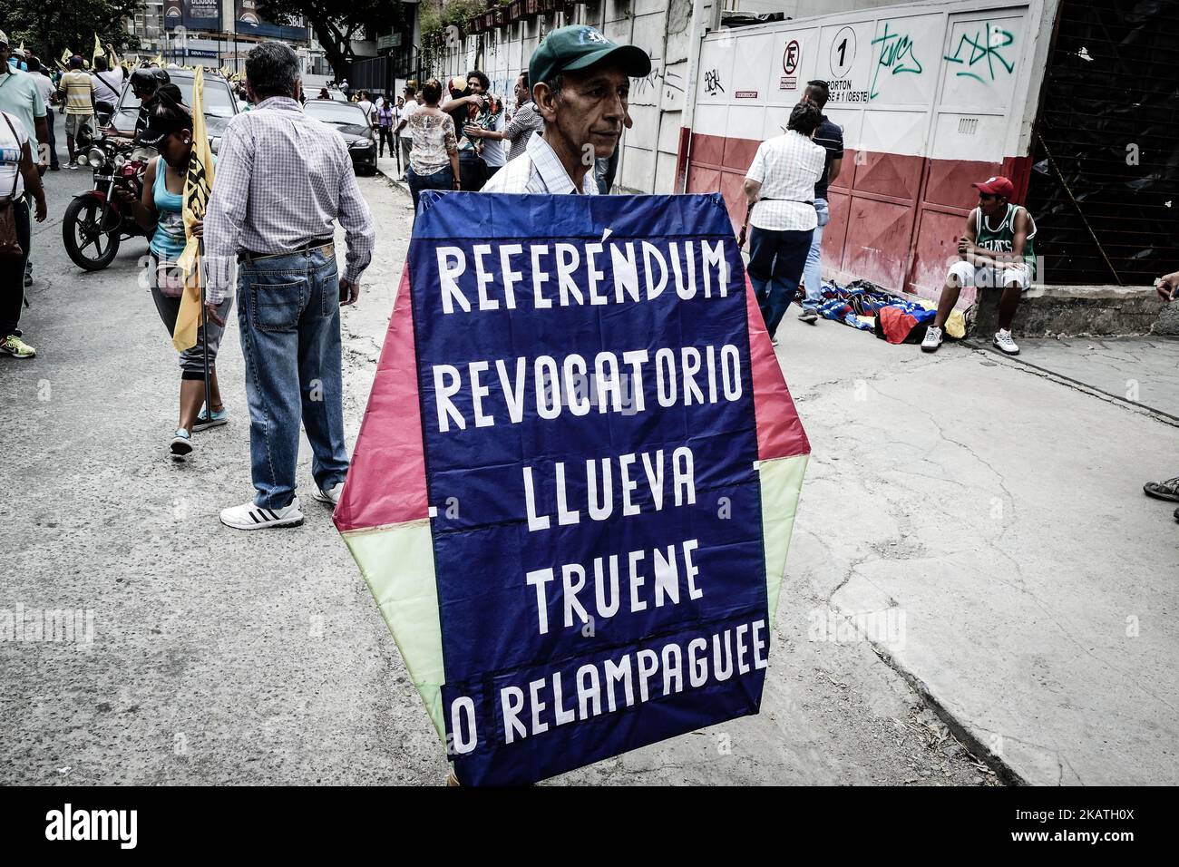 Des manifestants sont descendus dans les rues de Caracas pendant plusieurs mois pour protester contre le gouvernement du président Nicolas Maduro. Selon des organisations à but non lucratif, 129 personnes ont perdu la vie lors des manifestations de 2017. (Photo par Roman Camacho/NurPhoto) Banque D'Images