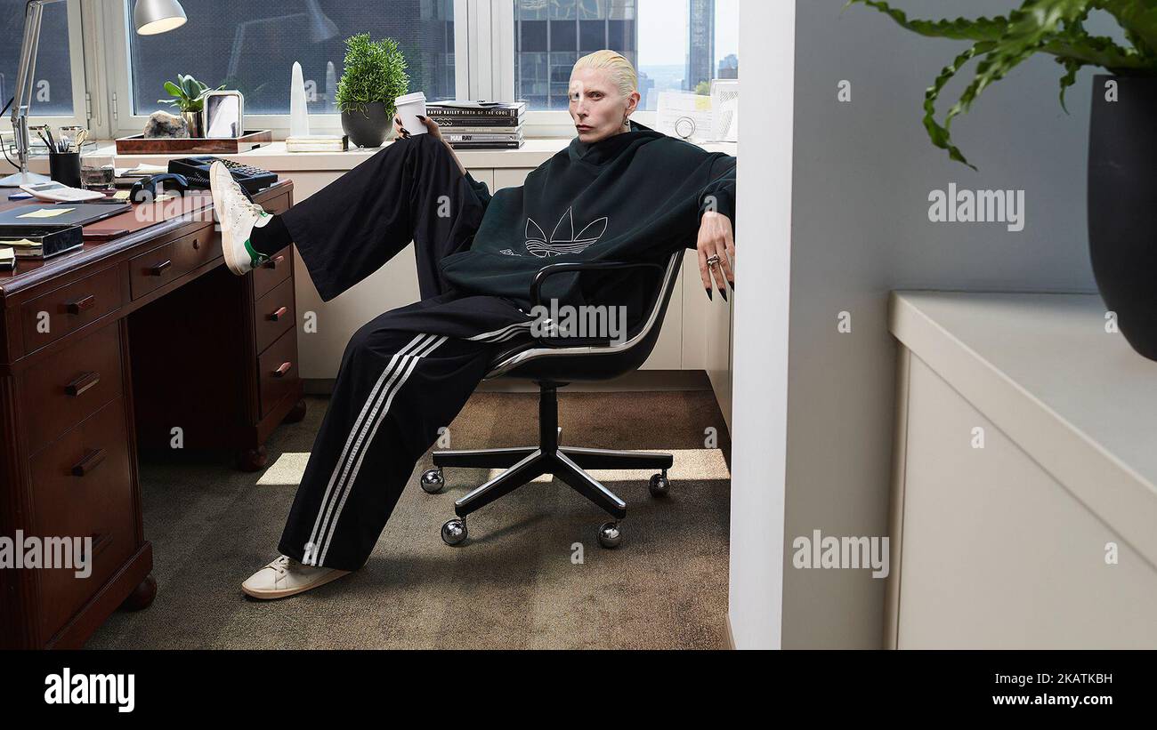 Modèle Minttu Vesala dans la collection Balenciaga / adidas, un