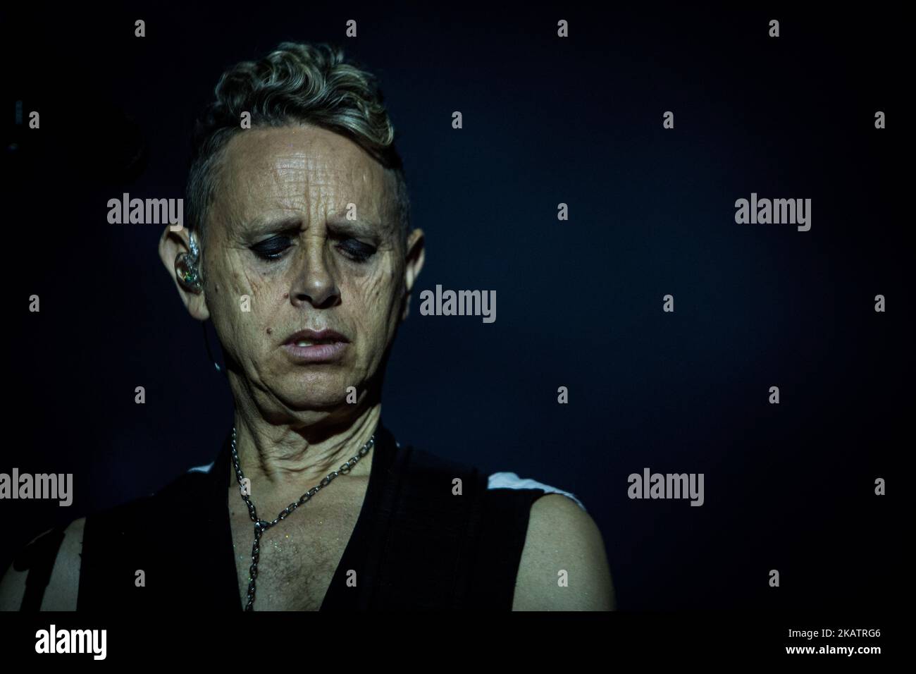 Martin Gore, du groupe électronique anglais Depeche mode, se présentant en direct à Pala Alpitour Italie à Turin, Italie, le 9 décembre 2017. (Photo de Roberto Finizio/NurPhoto) Banque D'Images