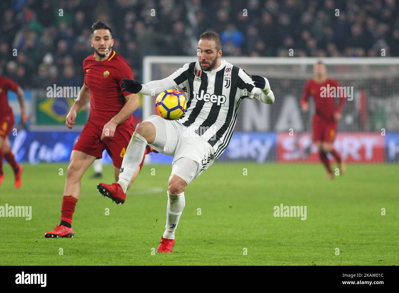 Gonzalo Higuain (Juventus FC) en action pendant la série Un match de football entre Juventus FC et AS Roma au stade Allianz le 23 décembre 2017 à Turin, Italie. Juventus a remporté 1-0 victoires sur Roma. (Photo par Massimiliano Ferraro/NurPhoto) Banque D'Images