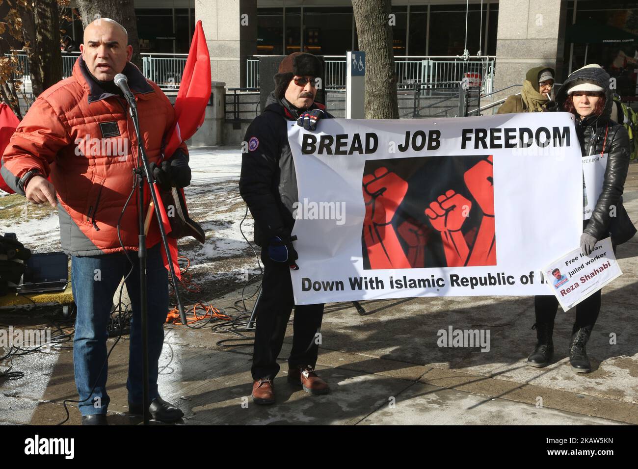 Les Canadiens-iraniens participent à une manifestation contre la République islamique d'Iran à Toronto, Ontario, Canada, on 14 janvier 2018. Les manifestants ont manifesté leur solidarité avec les manifestants anti-gouvernementaux en Iran et leur soutien à un soulèvement national du peuple iranien. Les manifestants ont appelé à un changement de régime pour la justice sociale, la liberté et la démocratie en Iran. (Photo de Creative Touch Imaging Ltd./NurPhoto) Banque D'Images