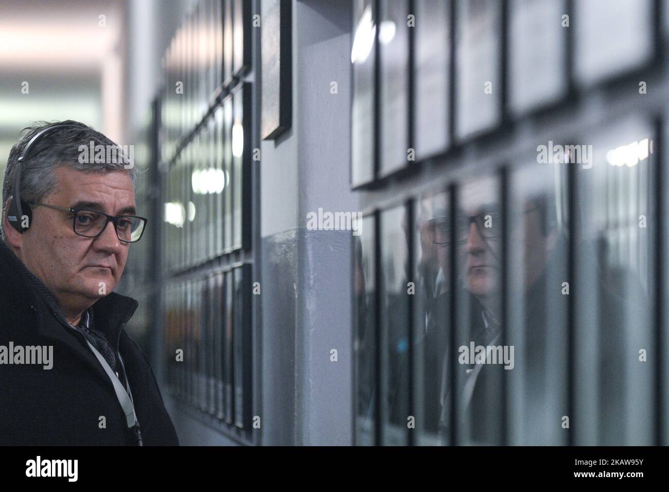 Le ministre belge de la Défense, Steven Vandeput (Centre), a accompagné aujourd'hui un groupe de soldats belges et une centaine d'élèves du secondaire de 13 écoles différentes lors de leur visite au camp de concentration et d'extermination nazi allemand d'Auschwitz-Birkenau, à quelques jours seulement avant l'anniversaire de la libération du camp en 73rd. Mardi, 23 janvier 2018, au camp de concentration d'Auschwitz, Oswiecim, Pologne. (Photo par Artur Widak/NurPhoto) Banque D'Images