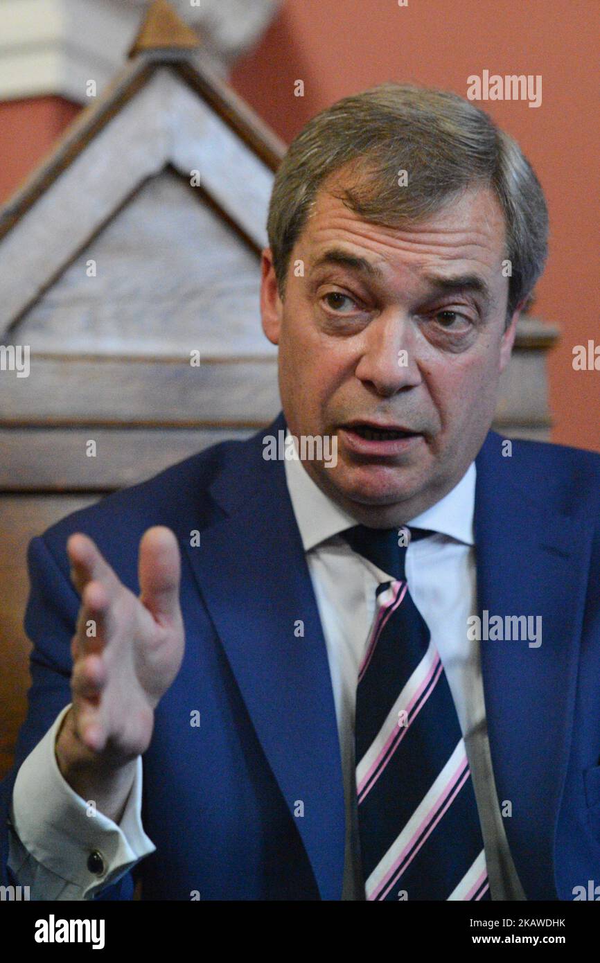 Nigel Farage, politicien britannique et ancien dirigeant du Parti pour l'indépendance du Royaume-Uni, participe à une réunion de Quastions and Answers avec des étudiants de la Trinity College Historical Society sur les relations anglo-irlandaises et l'avenir de l'Europe. Vendredi 2 février 2018, à Dublin, Irlande. (Photo par Artur Widak/NurPhoto) Banque D'Images