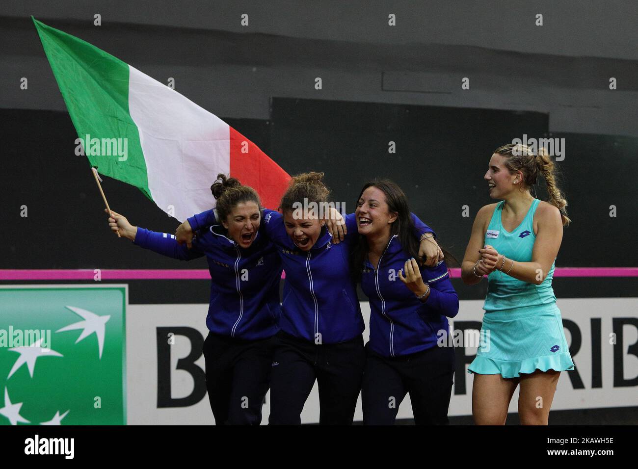 L'équipe italienne célèbre la victoire de la coupe de la Fed 2018 BNP Paribas Groupe mondial II Premier tour de match entre l'Italie et l'Espagne à Pala Tricalle 'Sandro Leombroni' sur 11 février 2018 à Chieti, Italie. (Photo de Danilo Di Giovanni/NurPhoto) Banque D'Images