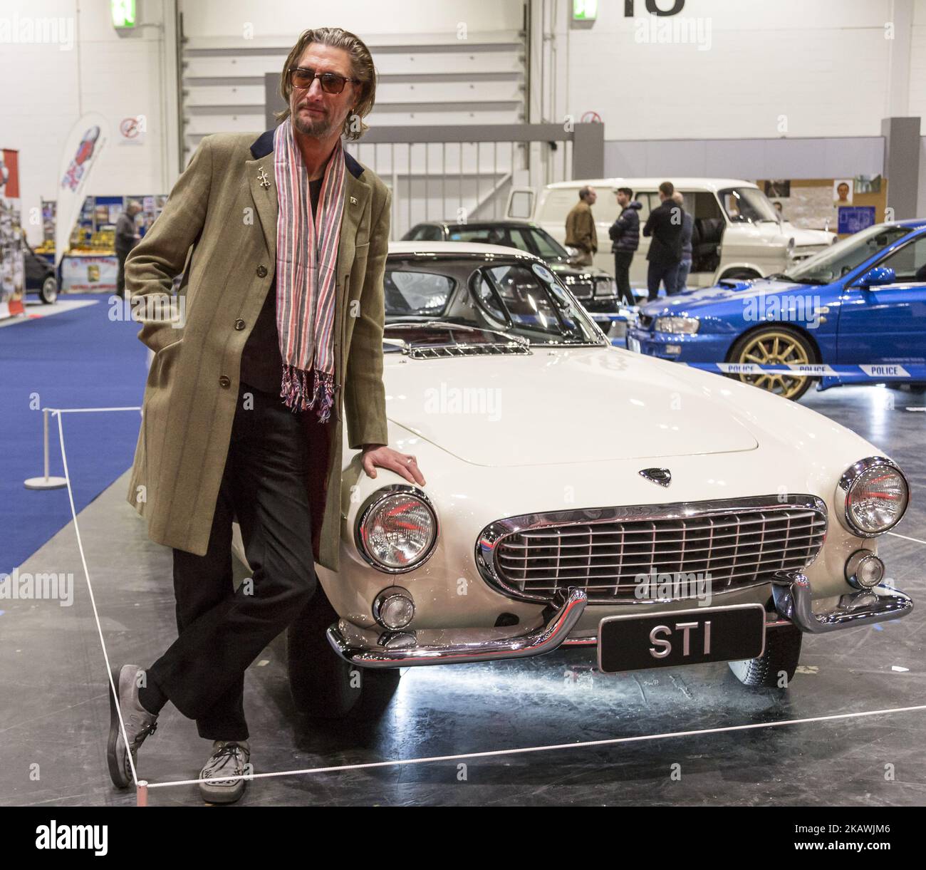 L’artiste Nick Reynolds présente le Lotus Cortina de son père au centre d’exposition Excel de Londres lors du salon de l’auto classique de Londres sur 15 février 2018 (photo de Dominika Zarzycka/NurPhoto) Banque D'Images