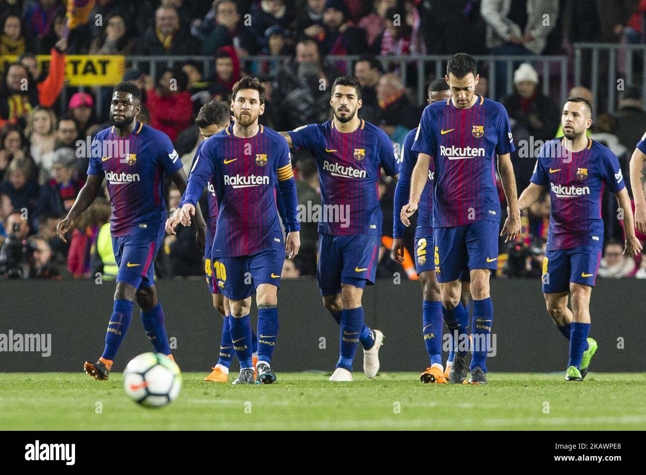 Le défenseur du FC Barcelone Samuel Umtiti (23), le défenseur du FC Barcelone Lionel Messi (10), le défenseur du FC Barcelone Luis Suarez (9), le milieu de terrain du FC Barcelone Sergio Busquets (5) et le défenseur du FC Barcelone Jordi Alba (18) lors du match entre le FC Barcelone et Gérone, pour la ronde 25 de la Ligue Santander, Joué au Camp Nou Stadium le 24th février 2018 à Barcelone, Espagne. -- (photo par Urbanandsport/NurPhoto) Banque D'Images