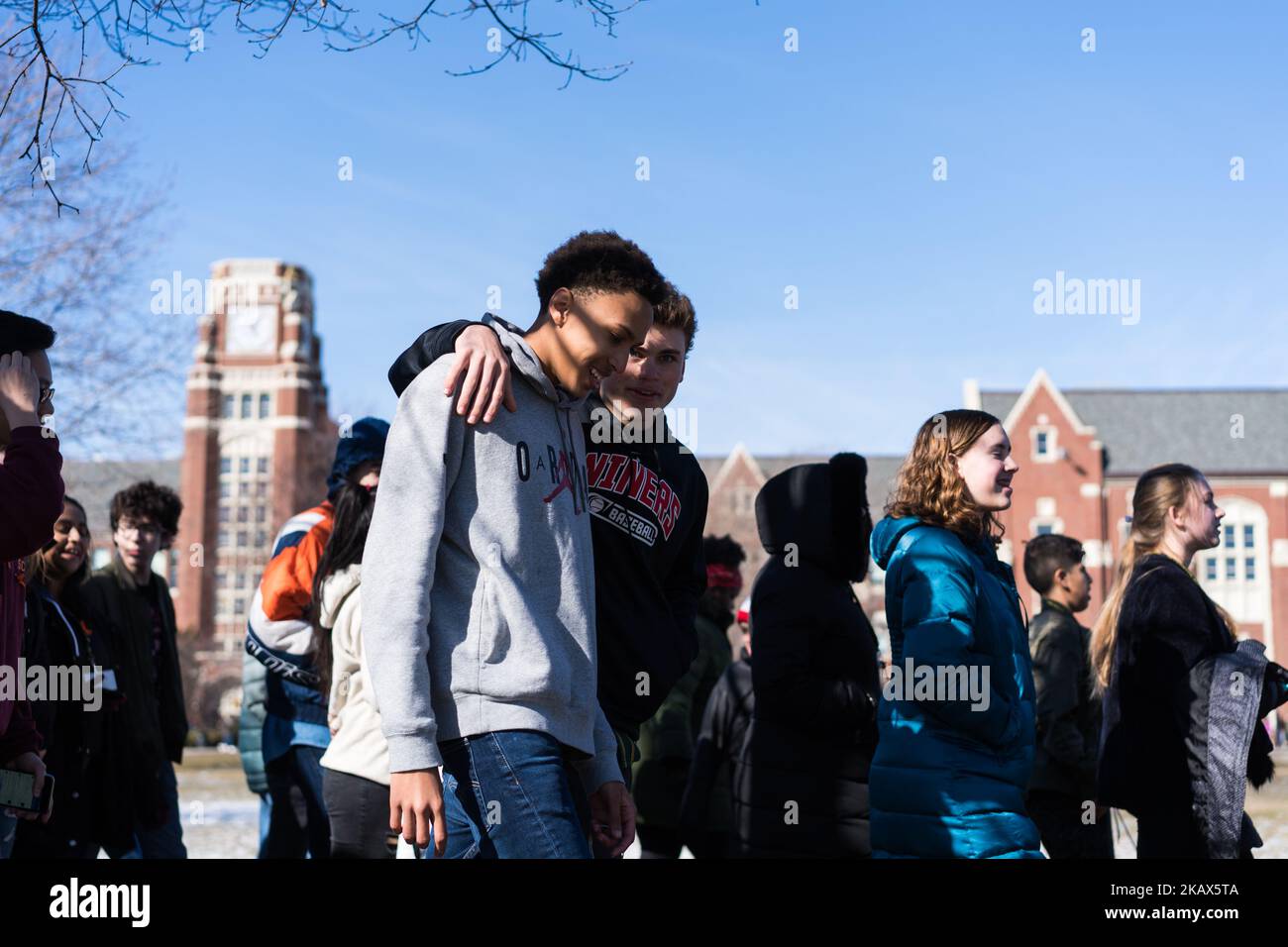 Les élèves de la Lane Technical High School de Chicago participent à une sortie pour se tenir contre les fusillades dans les écoles et la violence par les armes à feu sur 14 mars 2018. Des élèves de partout aux États-Unis ont participé à cette démonstration de 17 minutes un mois après le tir à l'école à Parkland, en Floride. (Photo de Max Herman/NurPhoto) Banque D'Images