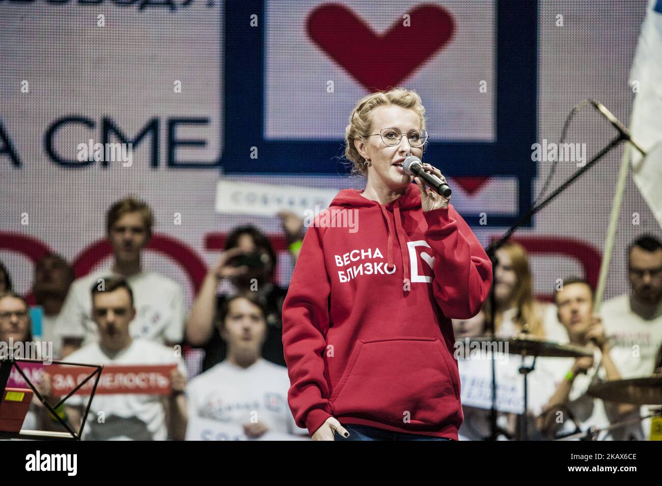 Ksenia Sobchak, candidate du parti de l'Initiative civique aux élections présidentielles en Russie, prononce un discours lors du dernier rassemblement avant le jour des élections. (Photo de Celestino Arce/NurPhoto) Banque D'Images