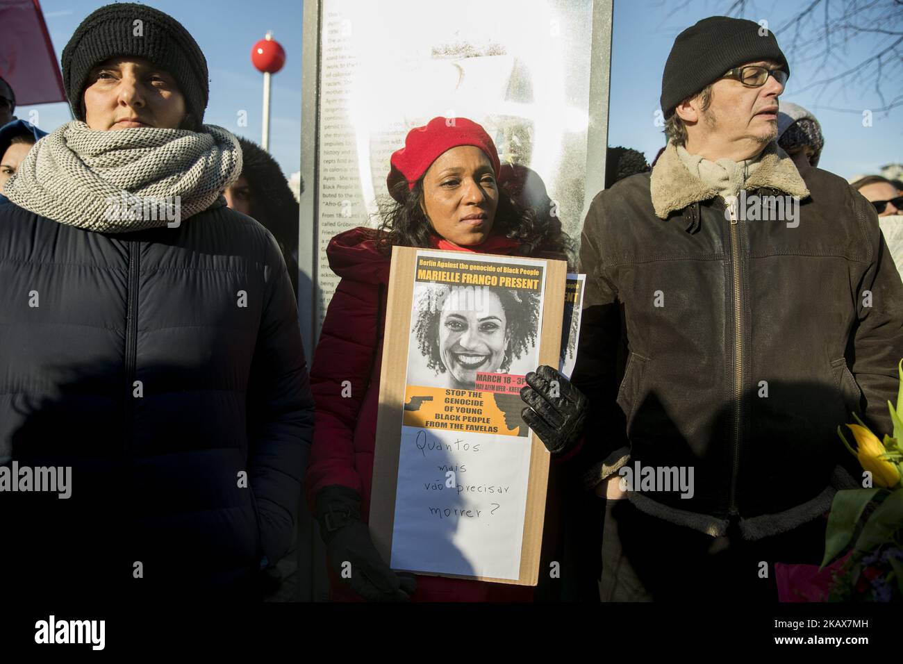 Les expatriés brésiliens protestent contre le meurtre de la conseillère de gauche de Rio de Janeiro et de l'activiste Marielle Franco à Berlin, en Allemagne, sur 18 mars 2018. Marielle Franco, qui critiquait ouvertement le racisme et la brutalité policière, a été abattu avec son chauffeur Anderson Pedro Gomes dans le centre-ville de Rio de Janeiro dans la soirée de 14 mars 2018. (Photo par Emmanuele Contini/NurPhoto) Banque D'Images