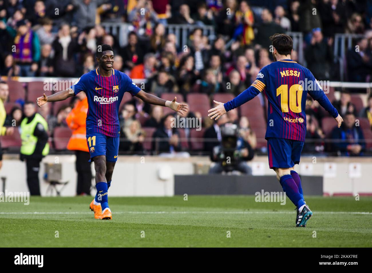 BARCELONE, ESPAGNE - MARS 18: 10 Leo Messi d'Argentine du FC Barcelone célébrant son but avec 11 Ousmane Dembele de France du FC Barcelone pendant le match de la Liga entre le FC Barcelone et l'Atlétique de Bilbao au Camp Nou Stadium de Barcelone le 18 mars 2018. (Photo par Xavier Bonilla/NurPhoto) Banque D'Images