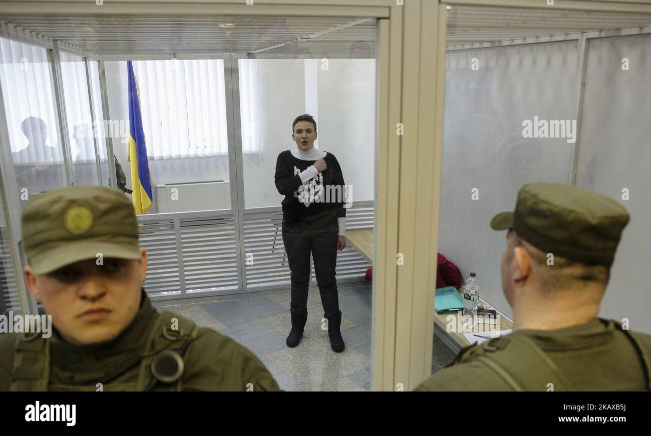 Arrêté en accusation de terrorisme, le député Nadia Savchenko est vu dans la cage du tribunal pendant l'audience à Kiev, en Ukraine, au 29 mars 2018. La Cour d'appel de Kiev entend l'affaire de l'arrestation de Nadia Savchenko. (Photo par Sergii Kharchenko/NurPhoto) Banque D'Images