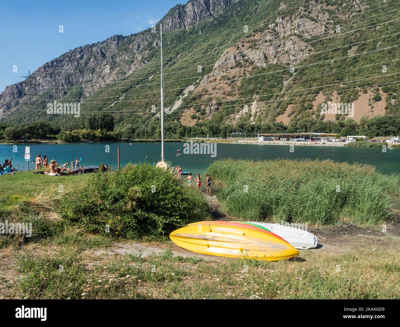 L'été au lac Lac de Rosel, un lac a la station Shell sur l'autoroute 9 à l'ouest de Martigny, Valais, Suisse. Banque D'Images