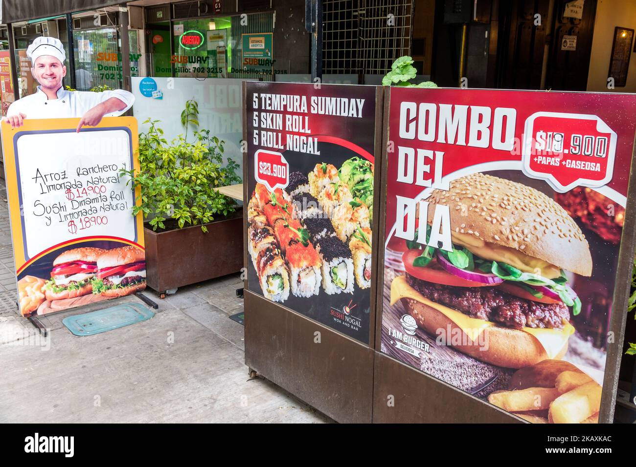 Bogota Colombie, El Chico Carrera 11, restaurant restaurants dînez manger dehors café décontracté cafés bistrot bistros nourriture, panneau d'information panneau pro Banque D'Images