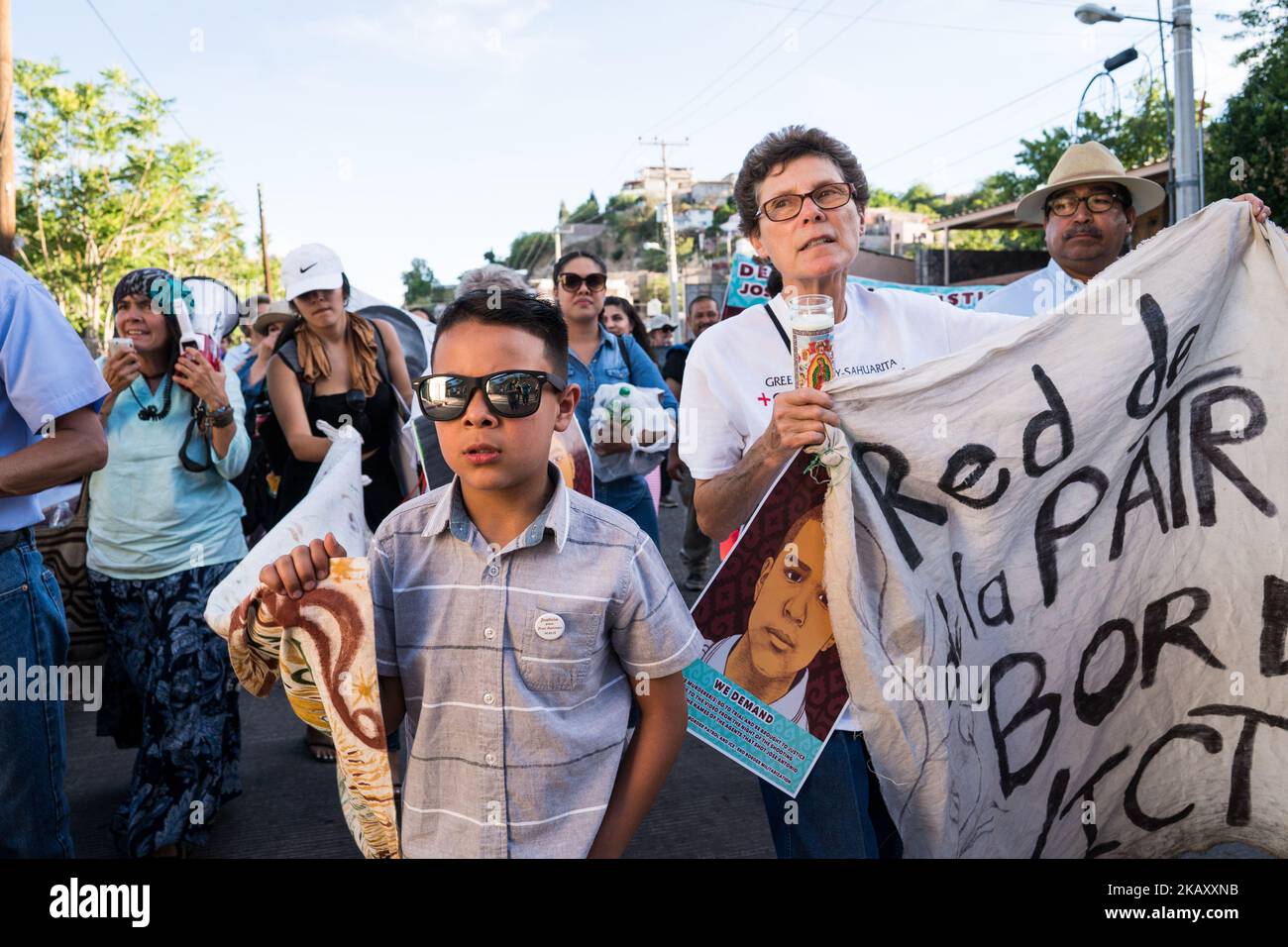 Les manifestants défilent à Nogales, Sonora, Mexique sur 10 mai 2018 pour réclamer justice à José Antonio Elena Rodriguez, l'adolescent mexicain qui a été tué par balle et tué par le mur de la frontière par l'agent de la patrouille frontalière Lonnie Swartz en 2012 à Nogales. La famille et les partisans de Rodriguez appellent à un nouveau procès de Lonnie Swartz pour des condamnations pour homicide involontaire coupable après que Swartz ait été reconnu non coupable de meurtre au deuxième degré en avril. (Photo de Max Herman/NurPhoto) Banque D'Images