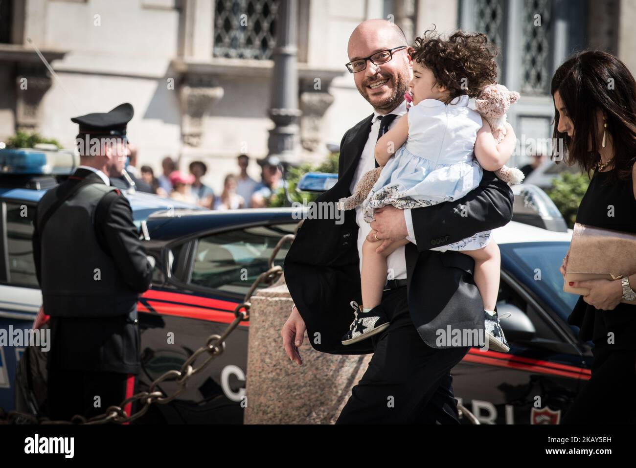 La famille italienne et les handicapés le ministre Lorenzo Fontana arrive au Palazzo del Quirinale pour prêter serment devant le Président de la République Sergio Mattarella sur 1 juin 2018 à Rome, en Italie. (Photo par Andrea Ronchini/NurPhoto) Banque D'Images