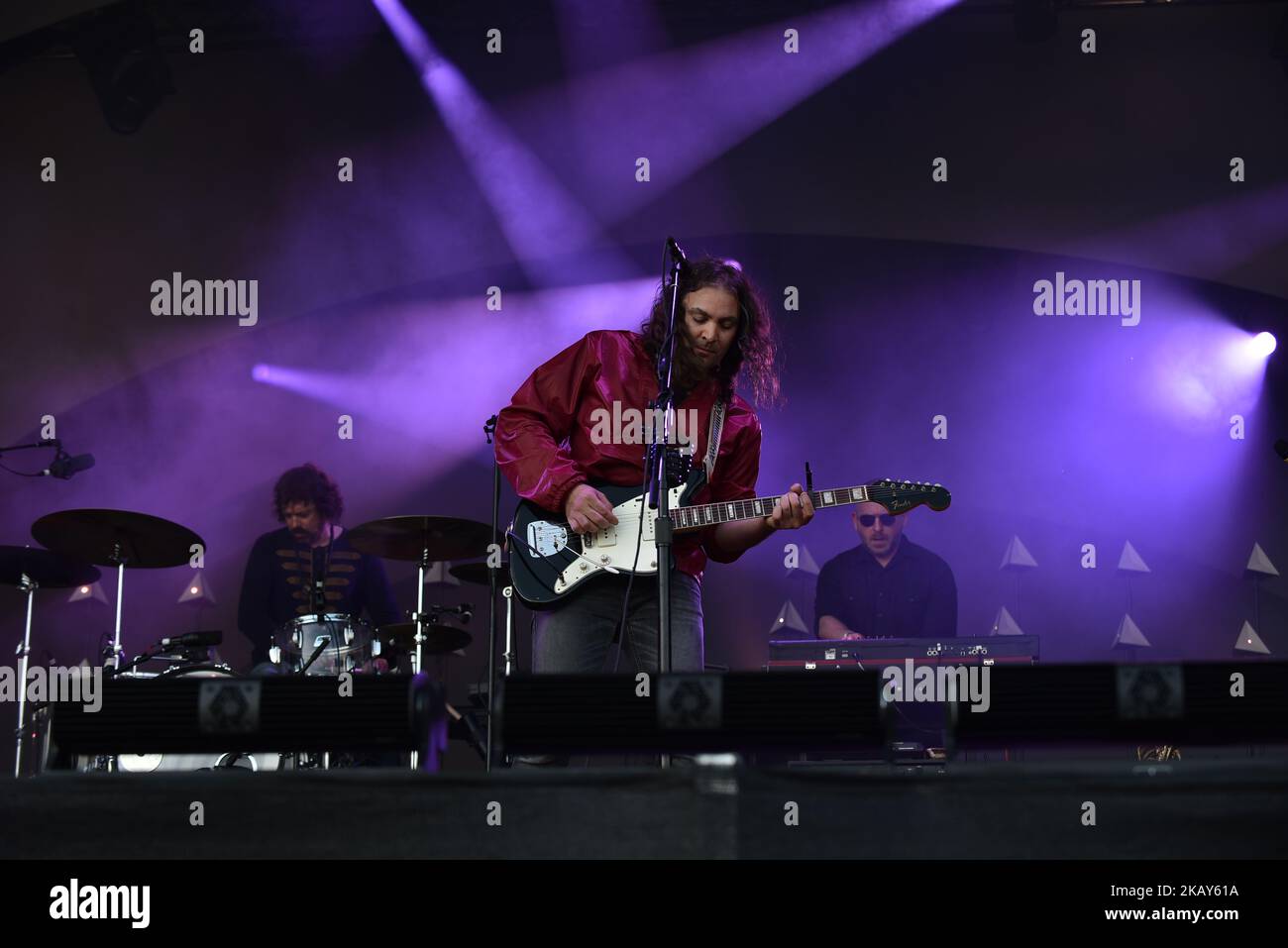 Le spectacle de la guerre contre la drogue à l'APE présente un festival au parc Victoria, à Londres, sur 2 juin 2018. The War on Drugs est un groupe de rock indépendant américain de Philadelphie, en Pennsylvanie, formé en 2005. Le groupe se compose d'Adam Granduciel (paroles, voix, guitare), David Hartley (basse), Robbie Bennett (claviers), Charlie Hall (batterie), Jon Natchez (saxophone, claviers) et Anthony Lamarca (guitare). (Photo par Alberto Pezzali/NurPhoto) Banque D'Images