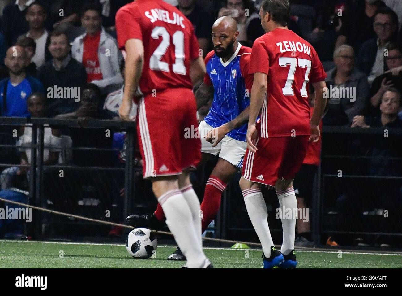 Thierry Henry adrant un match de football d'exposition entre l'équipe nationale française de football de la coupe du monde 1998 et la FIFA 98 composée d'anciens joueurs internationaux, pour marquer le 20th anniversaire de la victoire de la coupe du monde 1998 en France, sur 12 juin 2018 à l'arène U de Nanterre, près de Paris. (Photo de Julien Mattia/NurPhoto) Banque D'Images